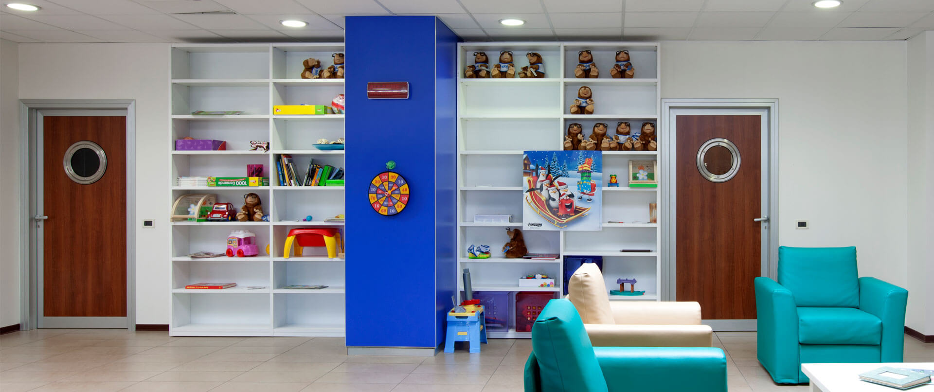 Salotto con libreria