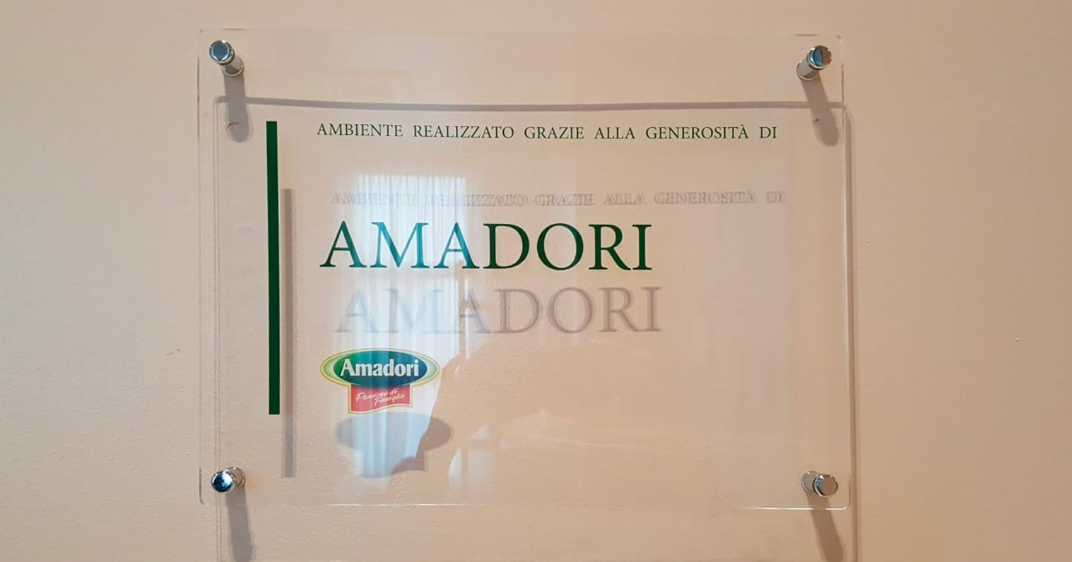 Targa presso la Ronald McDonald Family Room di Milano